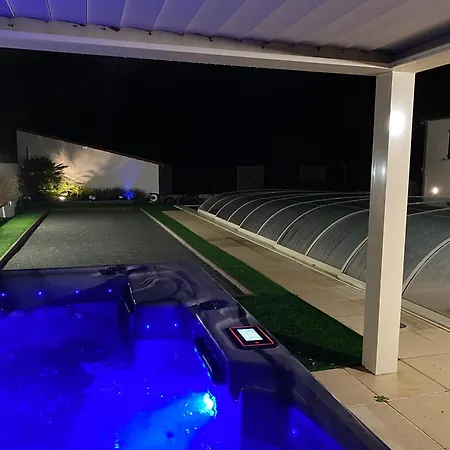 Gite Piscine Chauffee & Jacuzzi / Marais Poitevin * Coulon