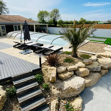 Gite Piscine Chauffee & Jacuzzi / Marais Poitevin Coulon