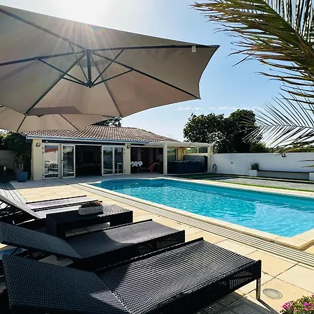 Gite Piscine Chauffee & Jacuzzi / Marais Poitevin Holiday home Coulon