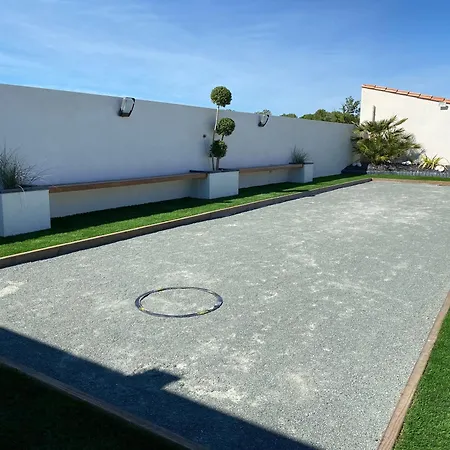 Holiday home Gite Piscine Chauffee & Jacuzzi / Marais Poitevin Coulon