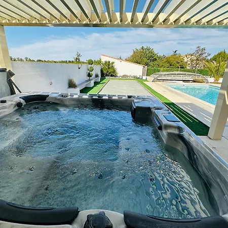 Gite Piscine Chauffee & Jacuzzi / Marais Poitevin Coulon