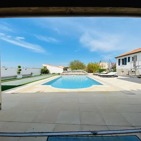 Holiday home Gite Piscine Chauffee & Jacuzzi / Marais Poitevin Coulon