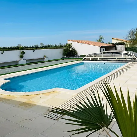 Holiday home Gite Piscine Chauffee & Jacuzzi / Marais Poitevin *