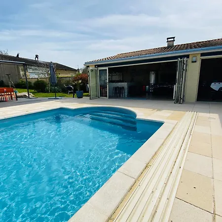 Gite Piscine Chauffee & Jacuzzi / Marais Poitevin Holiday home *