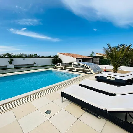 Gite Piscine Chauffee & Jacuzzi / Marais Poitevin Holiday home