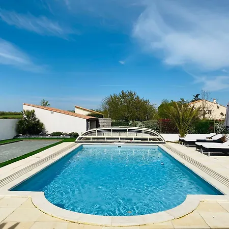 Holiday home Gite Piscine Chauffee & Jacuzzi / Marais Poitevin Coulon