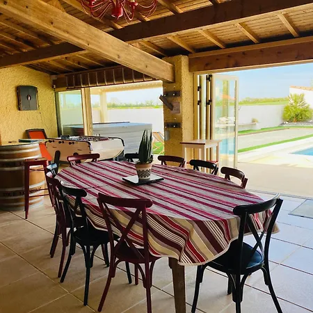 Holiday home Gite Piscine Chauffee & Jacuzzi / Marais Poitevin Coulon