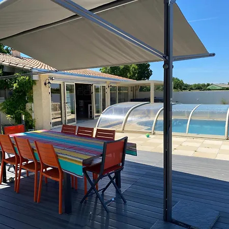 Holiday home Gite Piscine Chauffee & Jacuzzi / Marais Poitevin Coulon